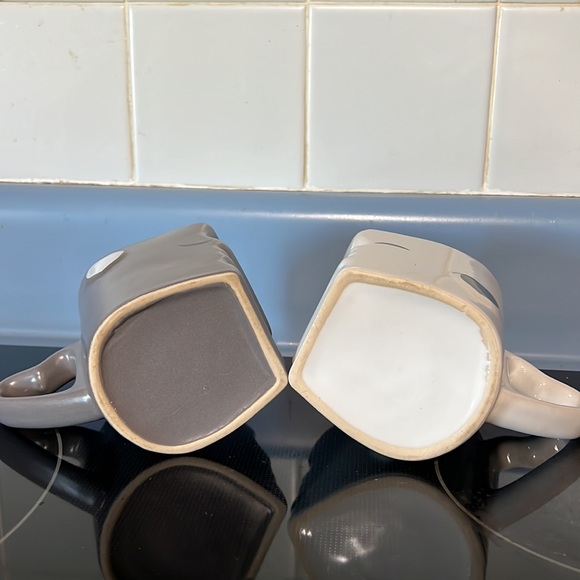 Kissing Coffee Mugs - Picture 5 of 5